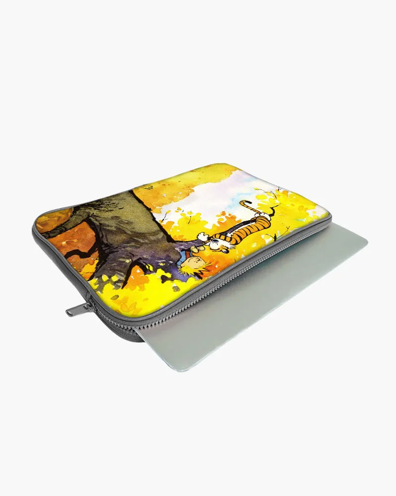 Calvin Hobbes Idyllic Life MacBook / Laptop-Sleeve