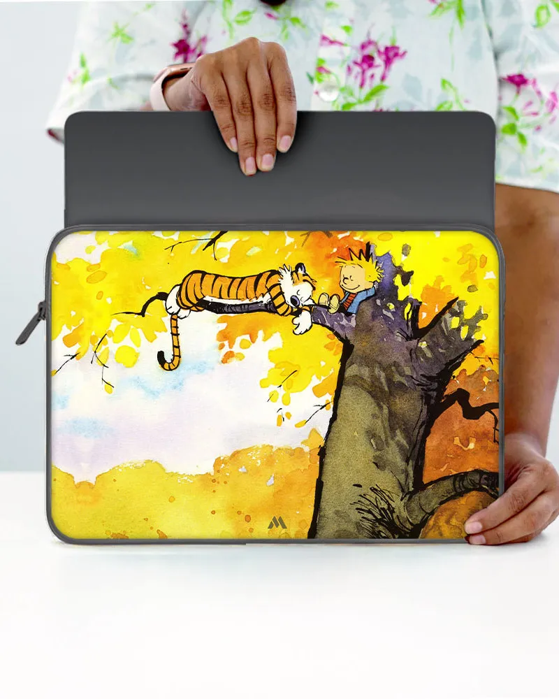 Calvin Hobbes Idyllic Life MacBook / Laptop-Sleeve