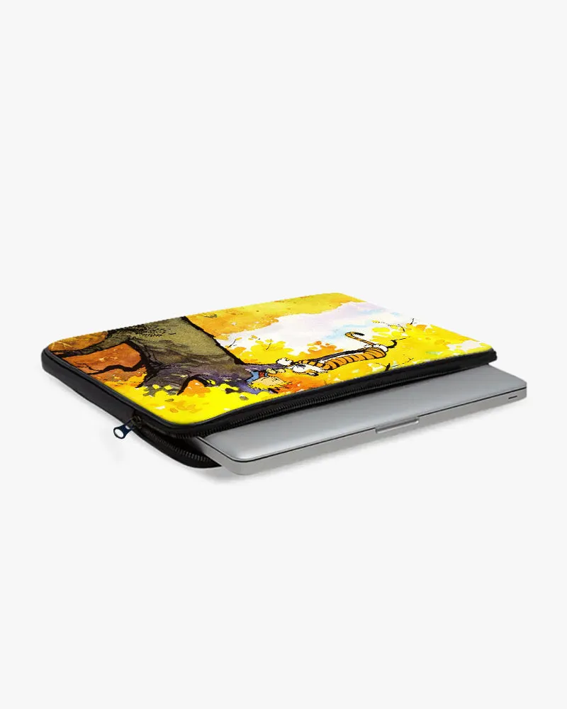 Calvin Hobbes Idyllic Life MacBook / Laptop-Sleeve