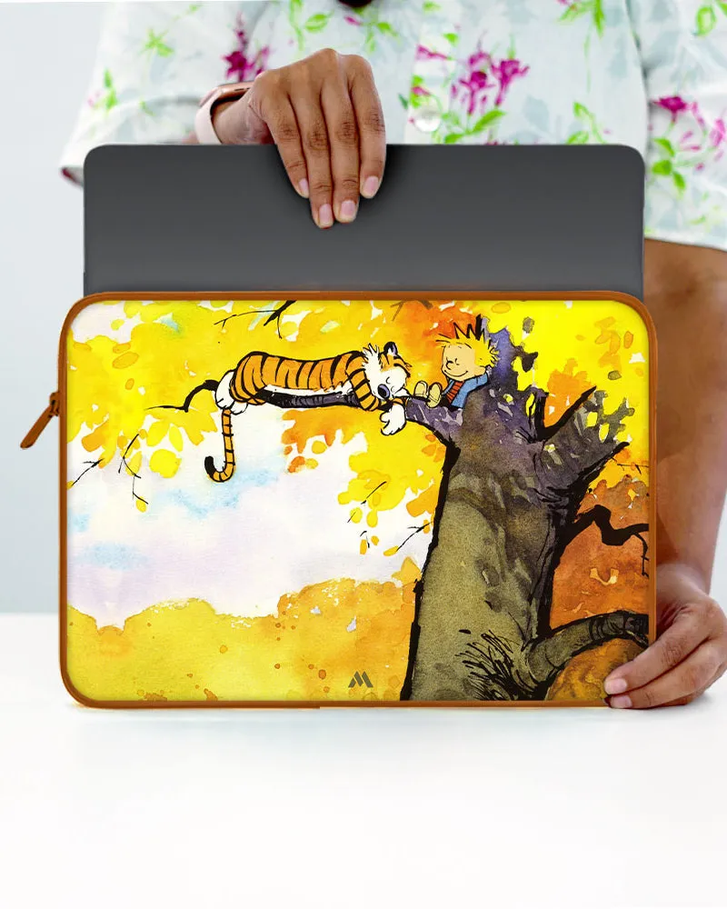 Calvin Hobbes Idyllic Life MacBook / Laptop-Sleeve