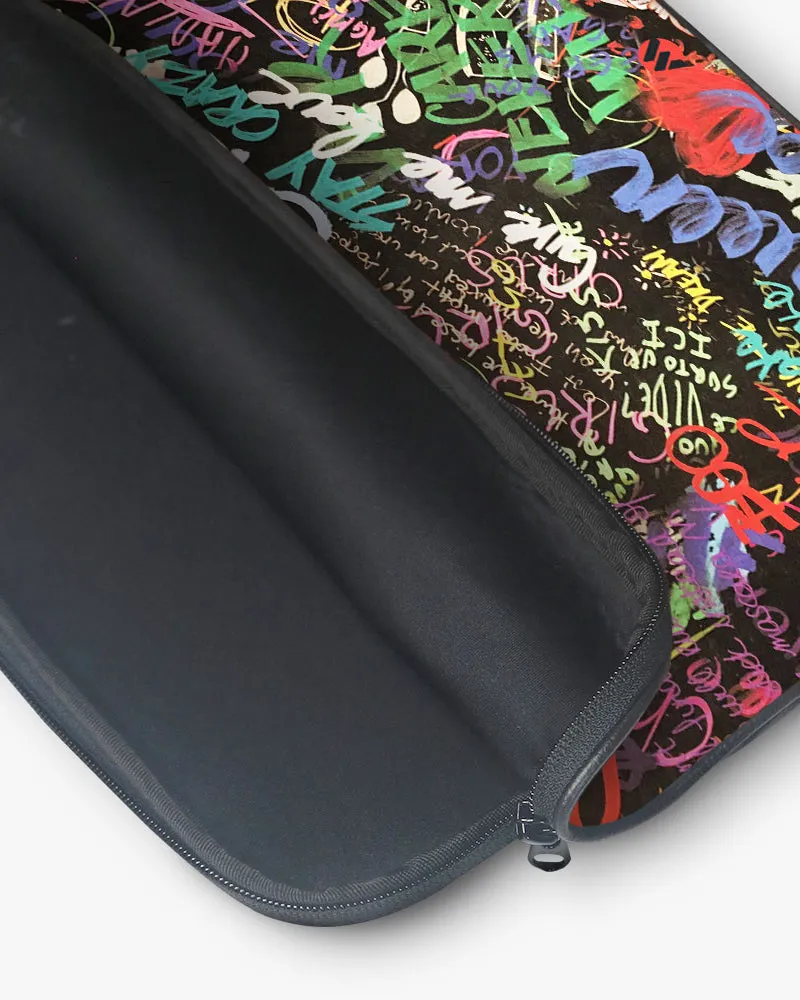 Graffiti-Walled MacBook / Laptop-Sleeve