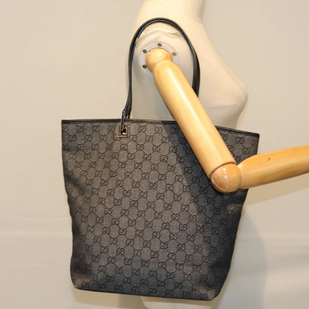 GUCCI GG Canvas Tote Bag Black 31243 75310