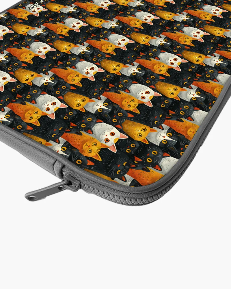 Kitty Crowds [RTK] MacBook / Laptop Sleeve
