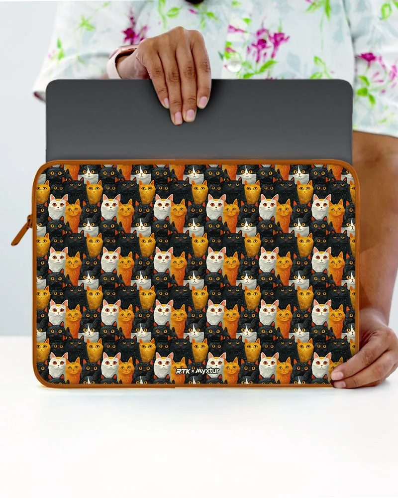 Kitty Crowds [RTK] MacBook / Laptop Sleeve