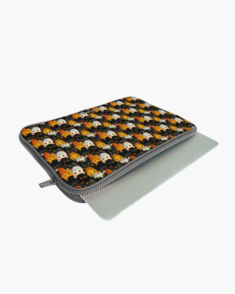 Kitty Crowds [RTK] MacBook / Laptop Sleeve