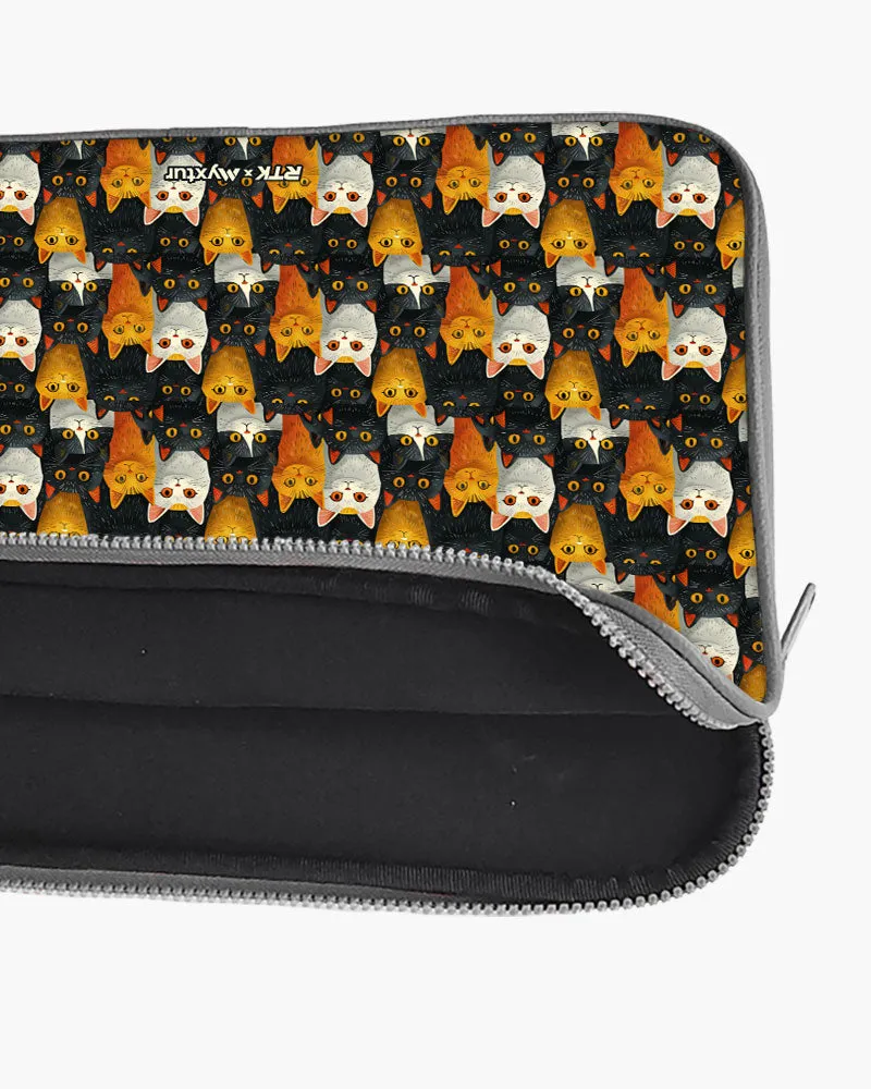 Kitty Crowds [RTK] MacBook / Laptop Sleeve