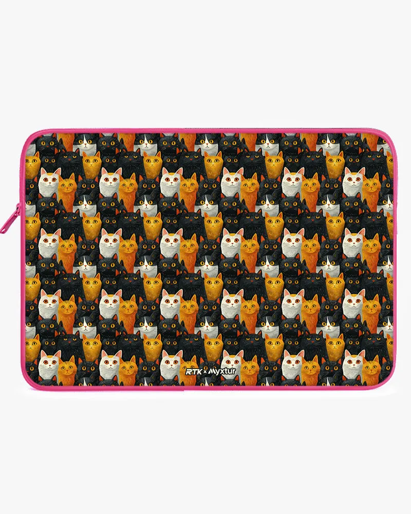 Kitty Crowds [RTK] MacBook / Laptop Sleeve