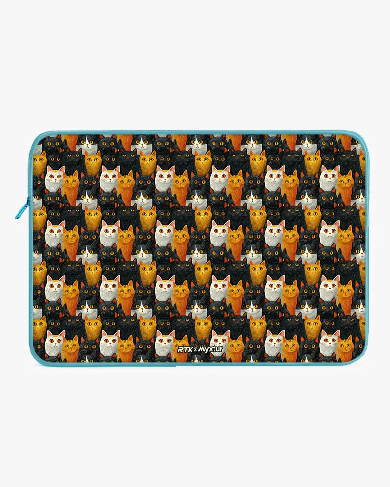 Kitty Crowds [RTK] MacBook / Laptop Sleeve