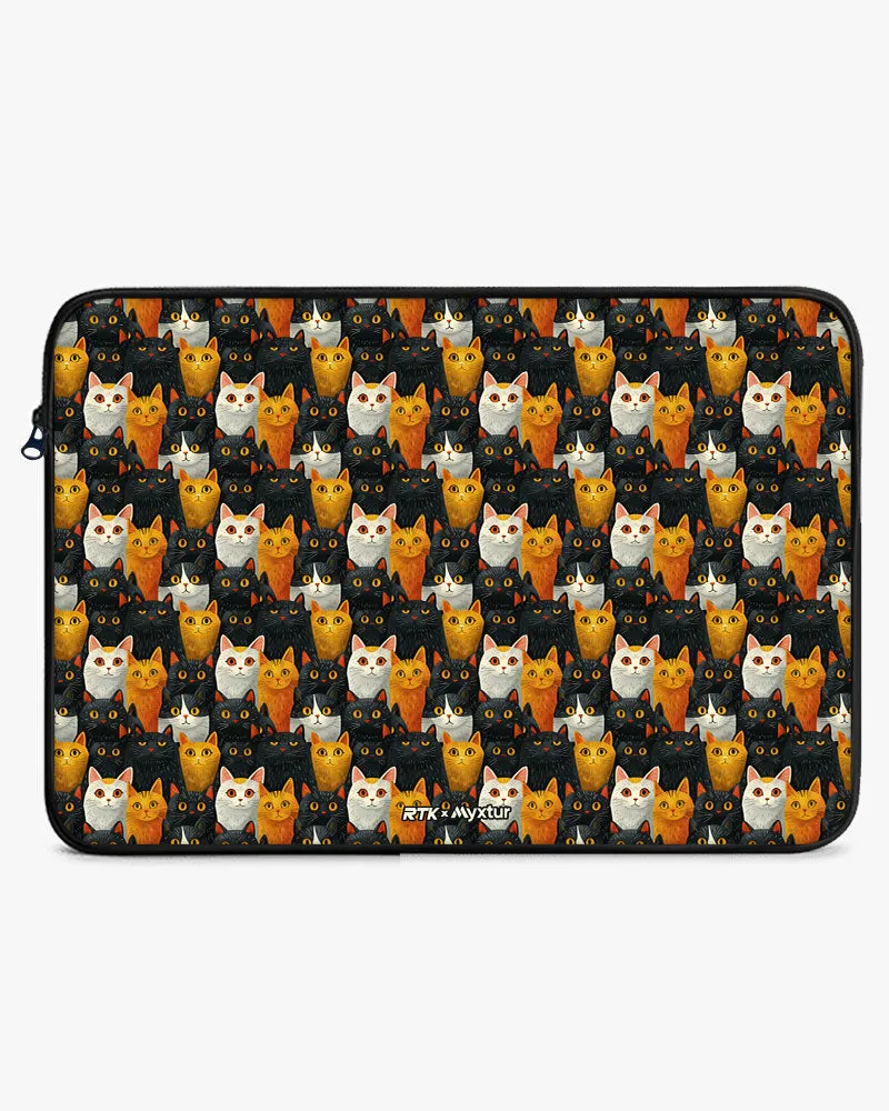 Kitty Crowds [RTK] MacBook / Laptop Sleeve