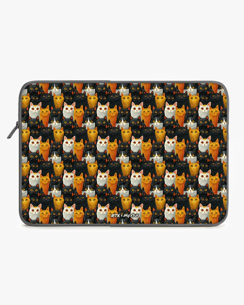 Kitty Crowds [RTK] MacBook / Laptop Sleeve