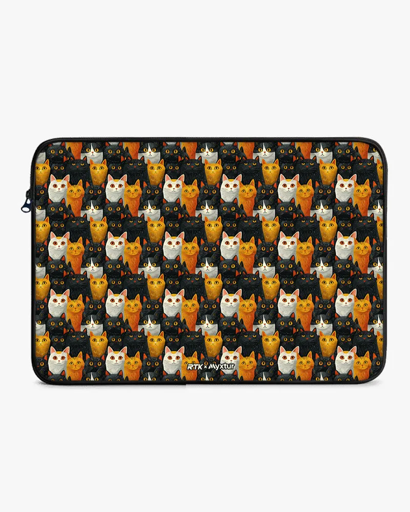 Kitty Crowds [RTK] MacBook / Laptop Sleeve