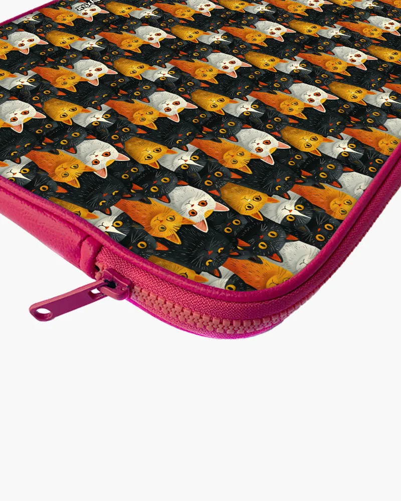 Kitty Crowds [RTK] MacBook / Laptop Sleeve