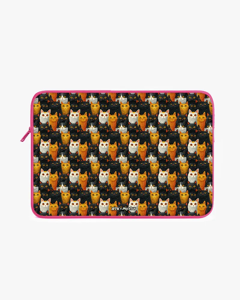 Kitty Crowds [RTK] MacBook / Laptop Sleeve