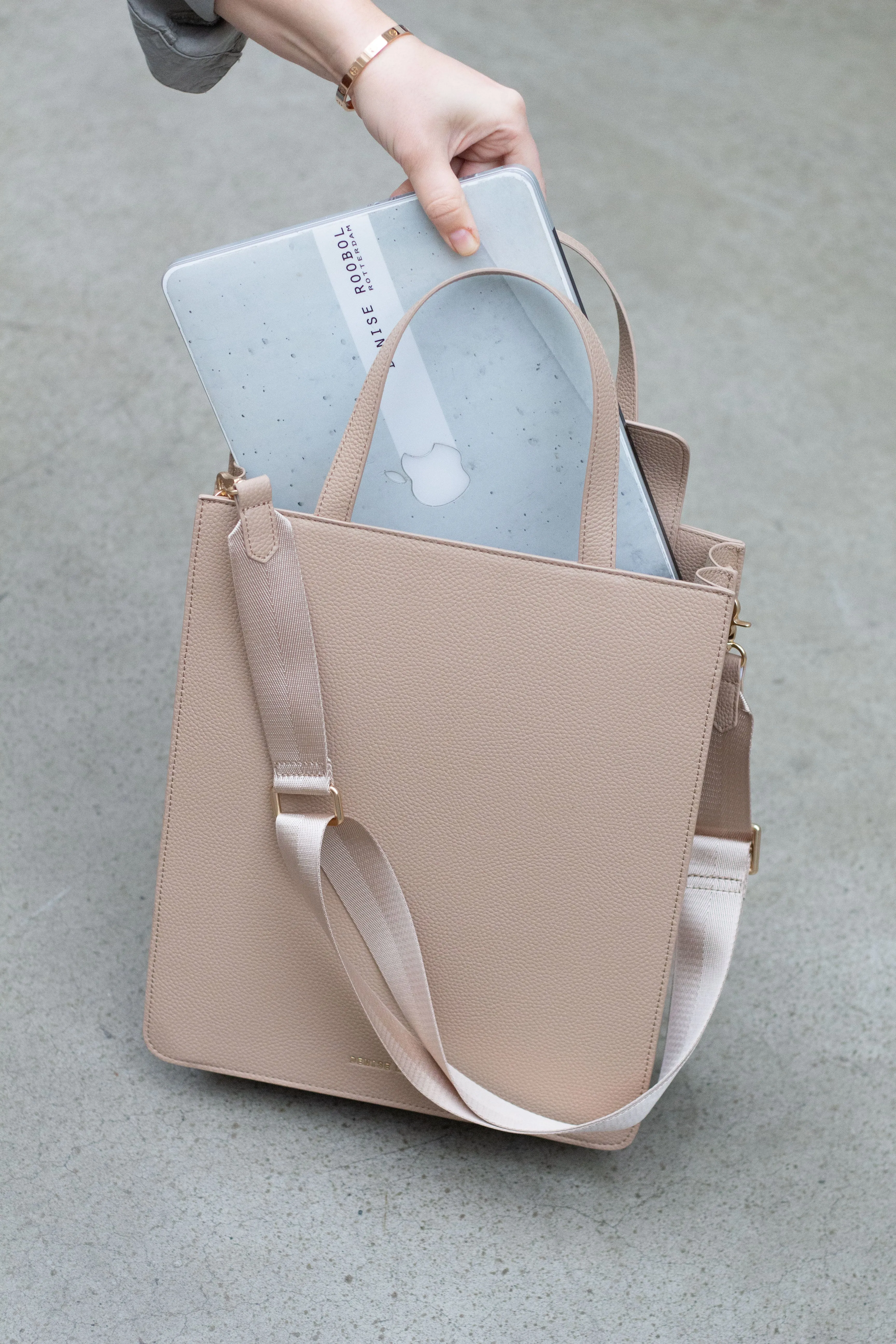 Laptop Shopper - Desert x light gold