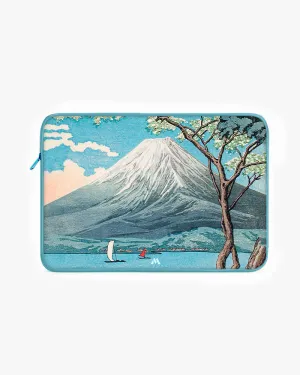 Mount Fuji from Lake Yamanaka [Hiroaki Takahashi] MacBook / Laptop-Sleeve