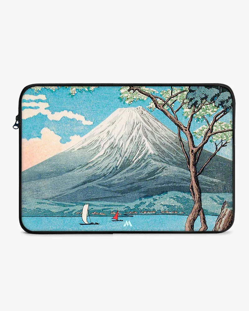 Mount Fuji from Lake Yamanaka [Hiroaki Takahashi] MacBook / Laptop-Sleeve