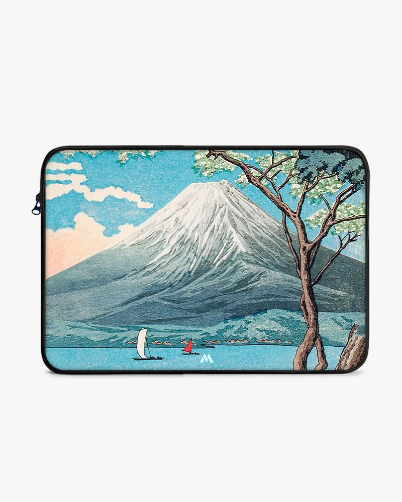 Mount Fuji from Lake Yamanaka [Hiroaki Takahashi] MacBook / Laptop-Sleeve