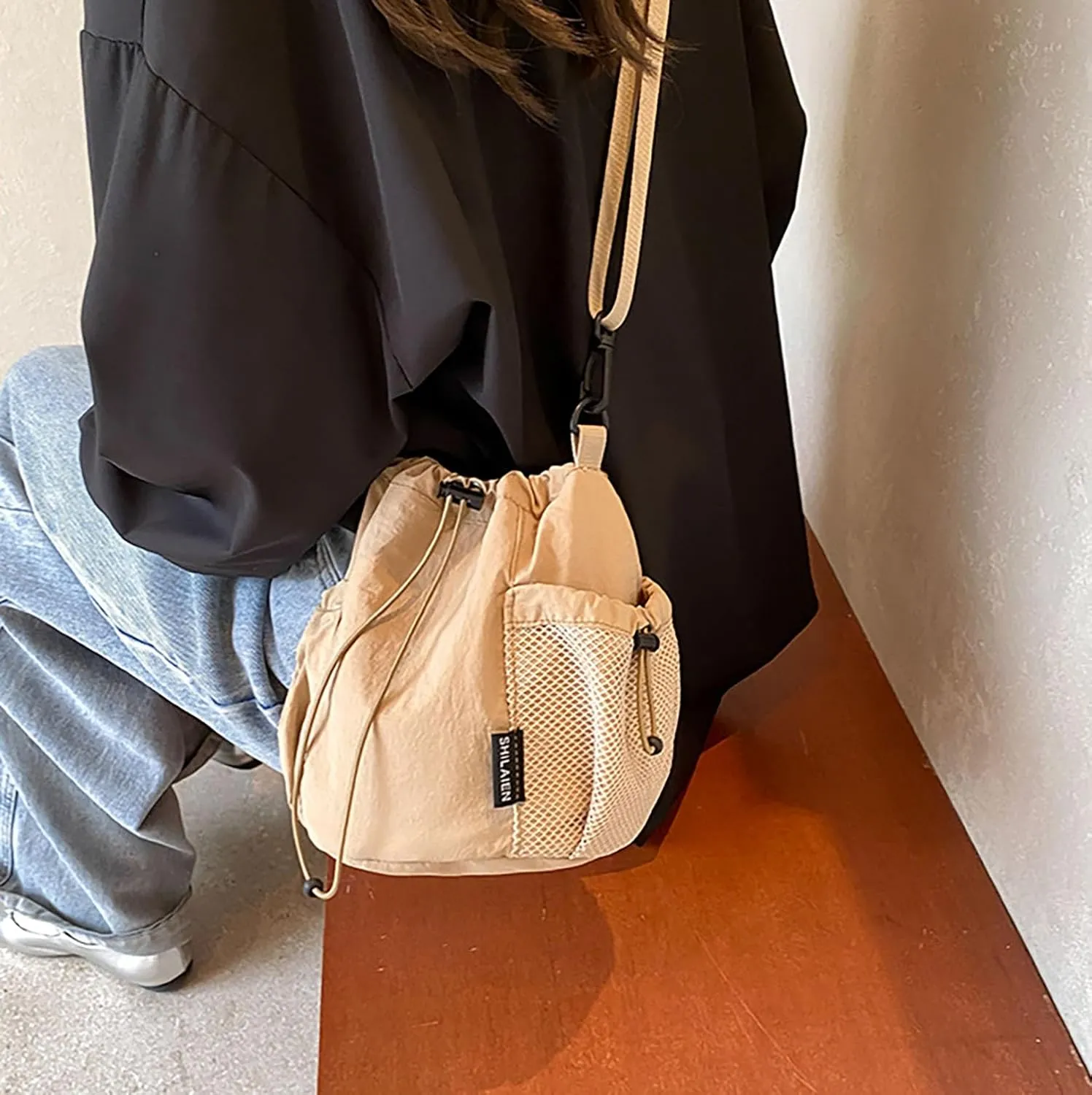 Small Drawstring Bucket Bag For Women Nylon Crossbody Purse Bag Adjustable Shoulder Strap Lightweight Travel Tote Handbags
