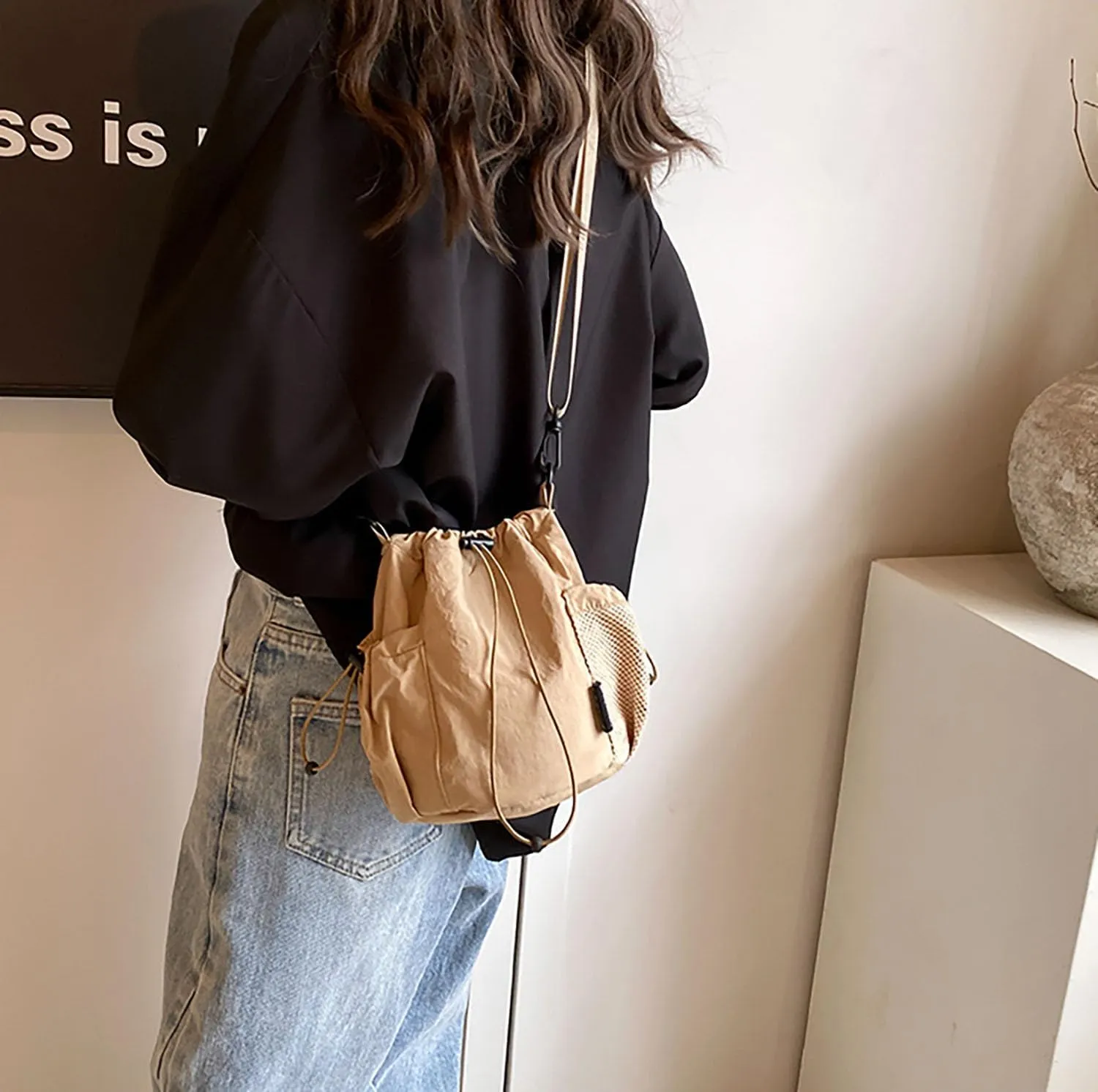 Small Drawstring Bucket Bag For Women Nylon Crossbody Purse Bag Adjustable Shoulder Strap Lightweight Travel Tote Handbags