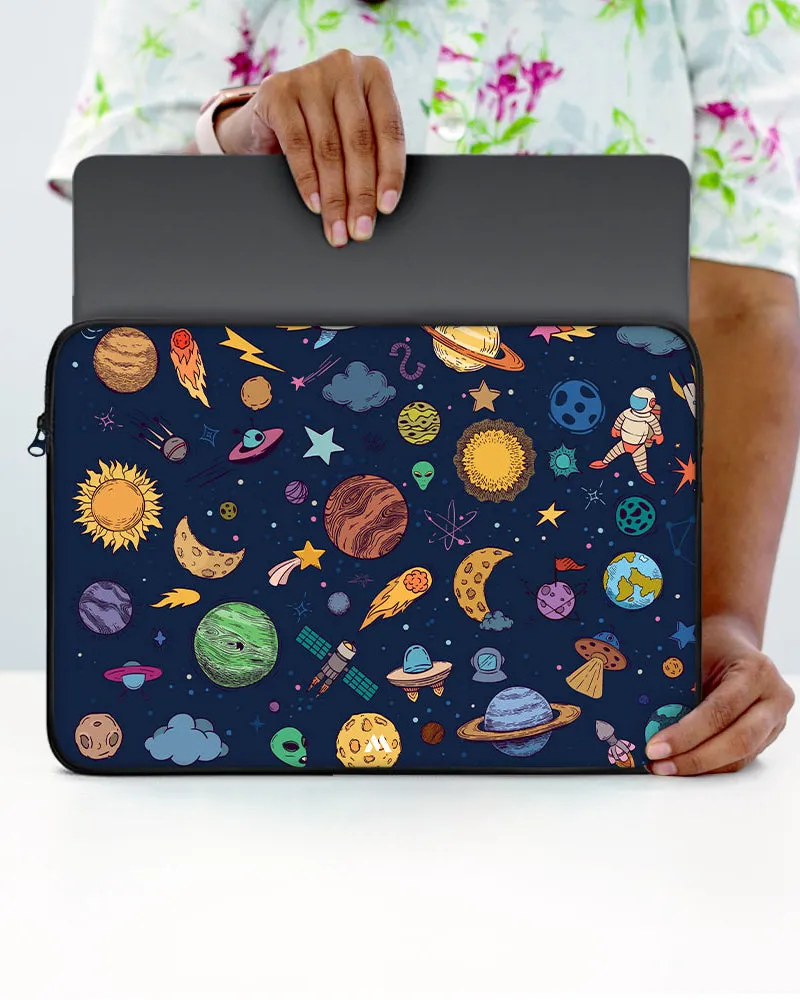Space Frenzy MacBook / Laptop-Sleeve