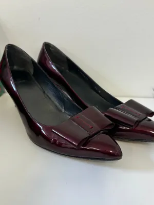 STUART WEITZMAN patent leather burgundy pumps with bow