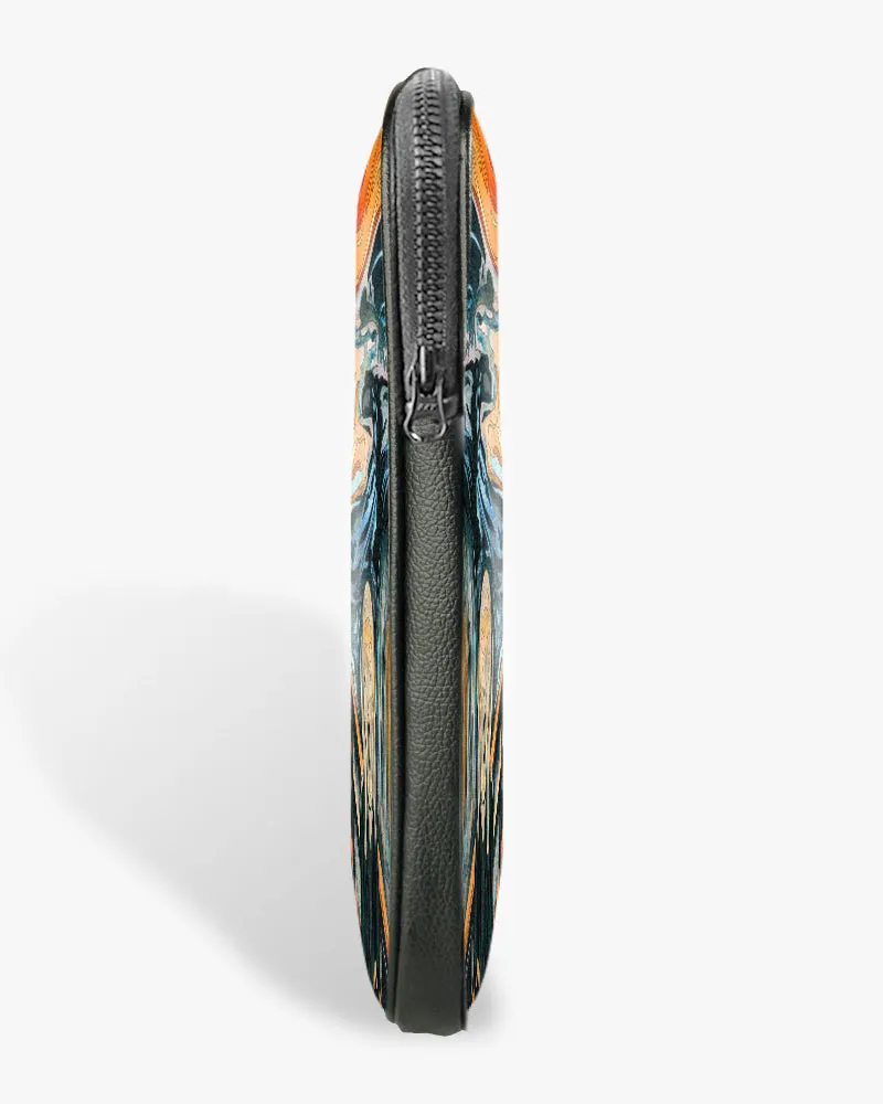 The Scream in Technicolor [Edvard Munch] MacBook / Laptop-Sleeve