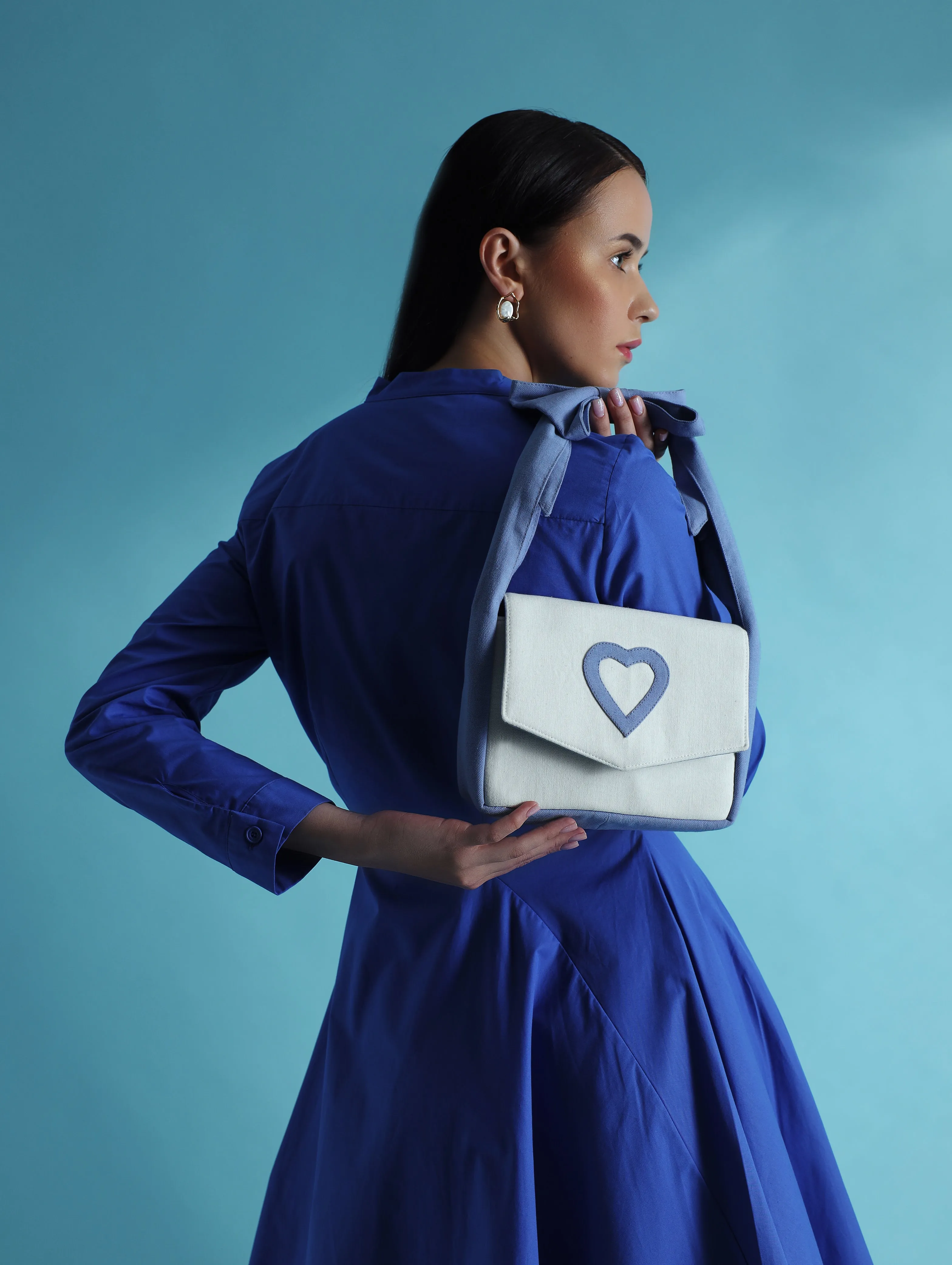 VALENTINE CLUTCH AZURE BLUE